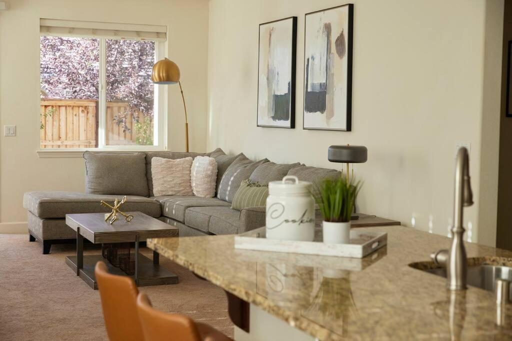 New Upscale House, Tahoe 30-Min W/ Cal King Reno Exterior foto